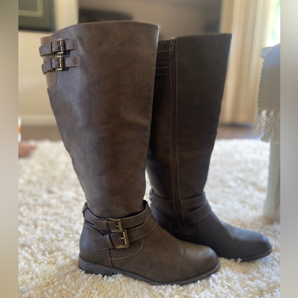 Women’s knee high boots, size 9.5, wide calf.